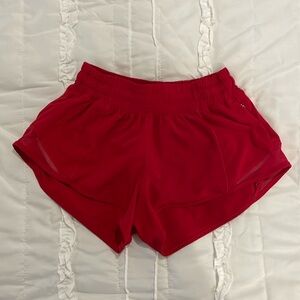 lululemon hotty hots low rise 2.5” shorts